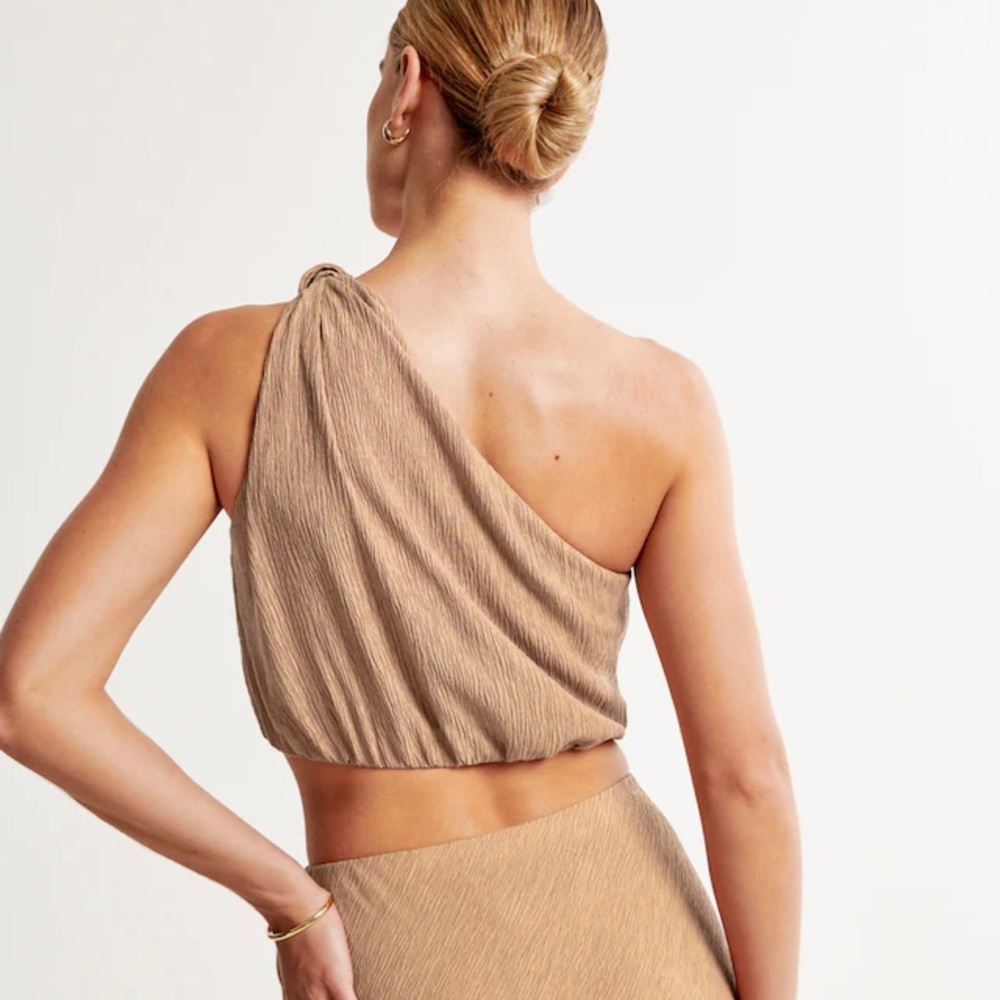 Crinkle textured one shoulder top